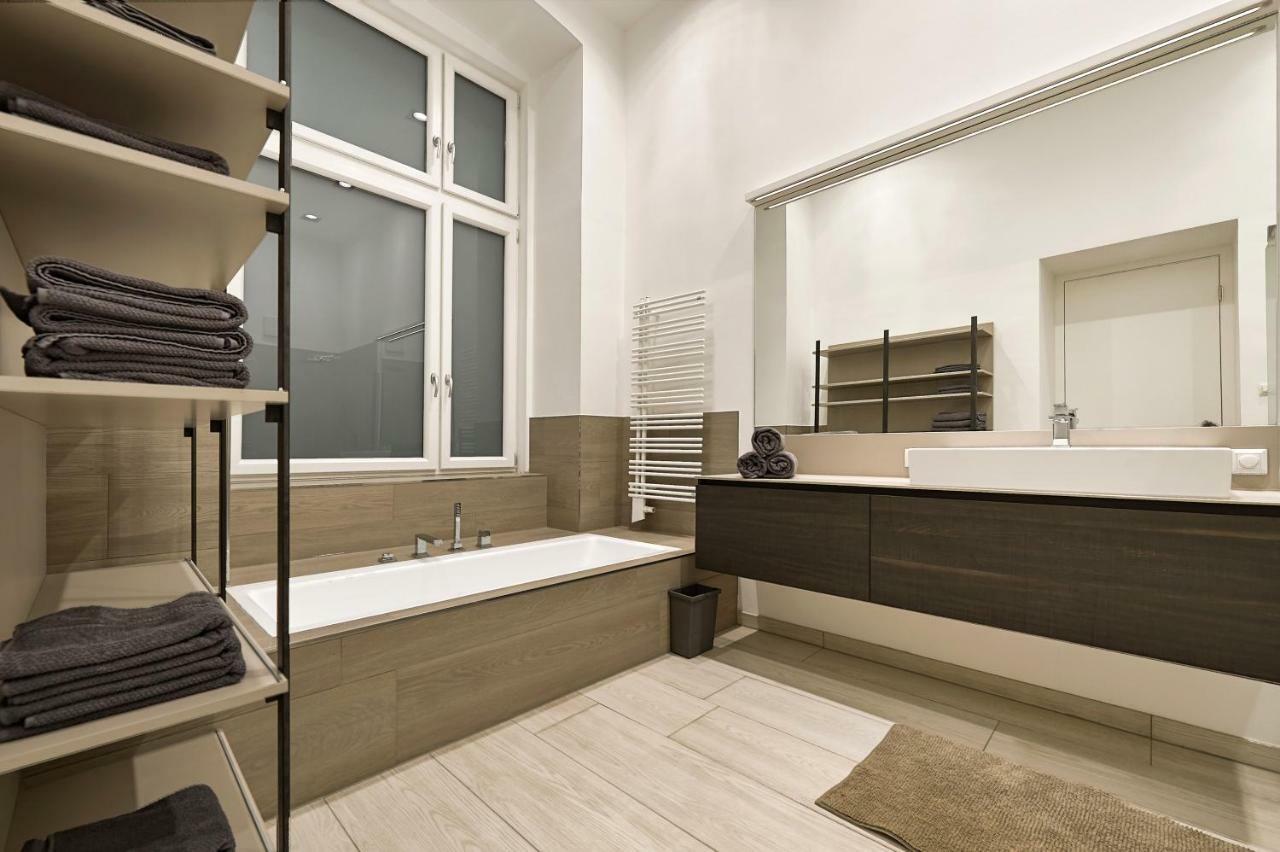 Central Luxury Apartment Вена Экстерьер фото